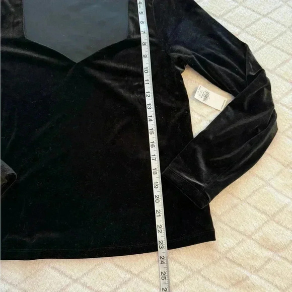 NWT old Navy black velour/velvet top size large - Picture 3 of 6